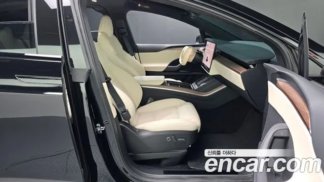 Tesla Model X — Фото автомобиля 26
