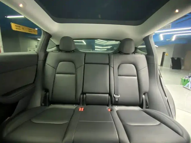 Tesla Model Y — Фото автомобиля 26