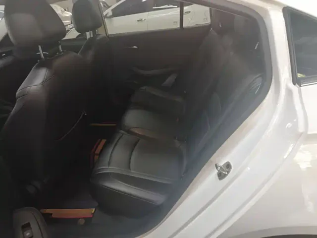 Roewe i5 — Фото автомобиля 16
