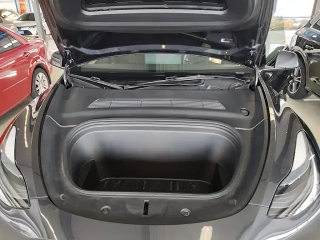Tesla Model Y — Фото автомобиля 19