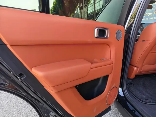 Li Auto L8 — Фото автомобиля 27