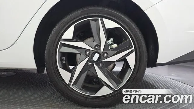 Hyundai AVANTE Avante (CN7) — Фото автомобиля 21