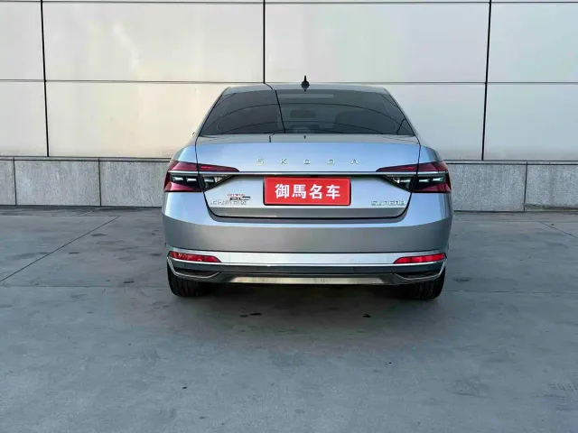 Skoda Superb — Фото автомобиля 2