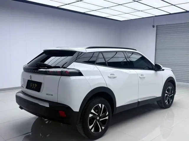Peugeot 2008 — Фото автомобиля 3