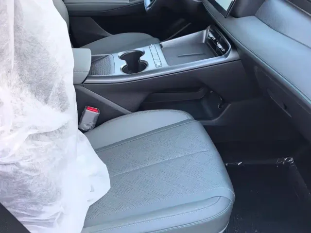 BYD Qin PLUS 2025 DM-i Smart Drive 55KM Leader — Фото автомобиля 4