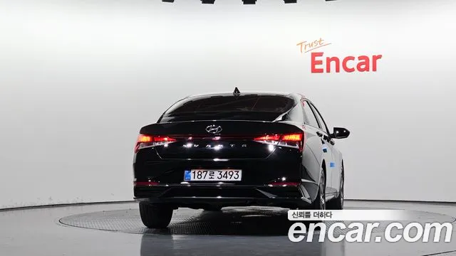 Hyundai AVANTE Avante (CN7) — Фото автомобиля 3