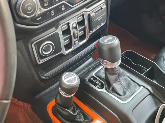 Jeep Wrangler — Фото автомобиля 11