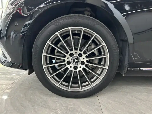 Mercedes-Benz E-Class — Фото автомобиля 16