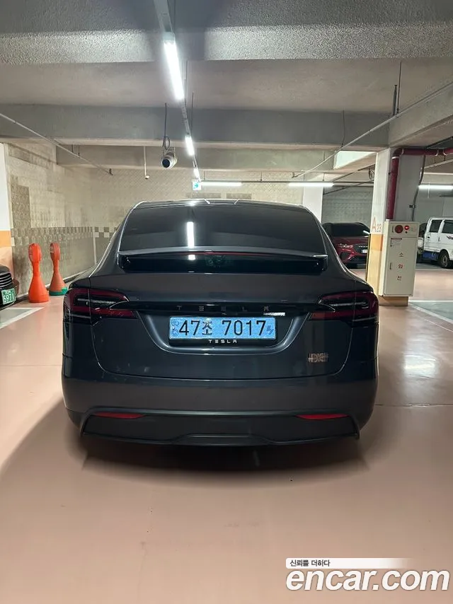 Tesla Model X — Фото автомобиля 3