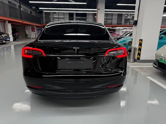 Tesla Model 3 — Фото автомобиля 12