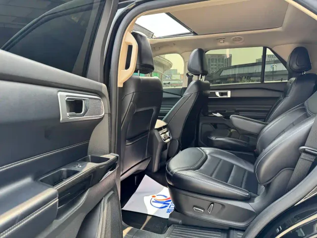 Ford Explorer — Фото автомобиля 9