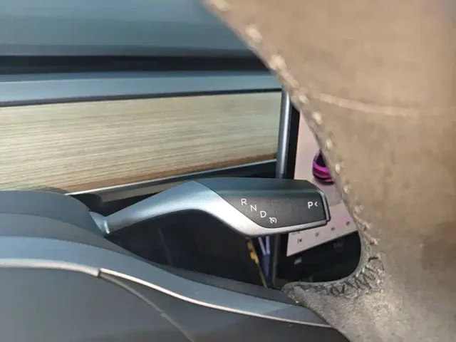 Tesla Model 3 — Фото автомобиля 13