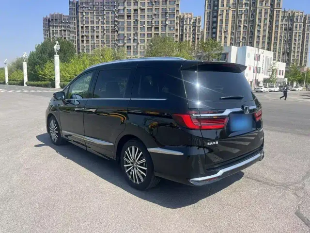 Honda Elysion — Фото автомобиля 6