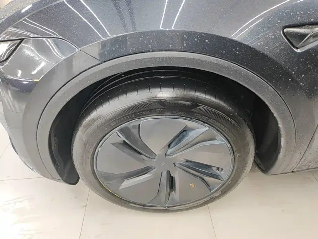 Tesla Model Y — Фото автомобиля 22