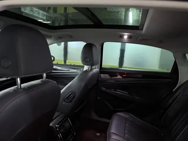 Volkswagen Passat — Фото автомобиля 14