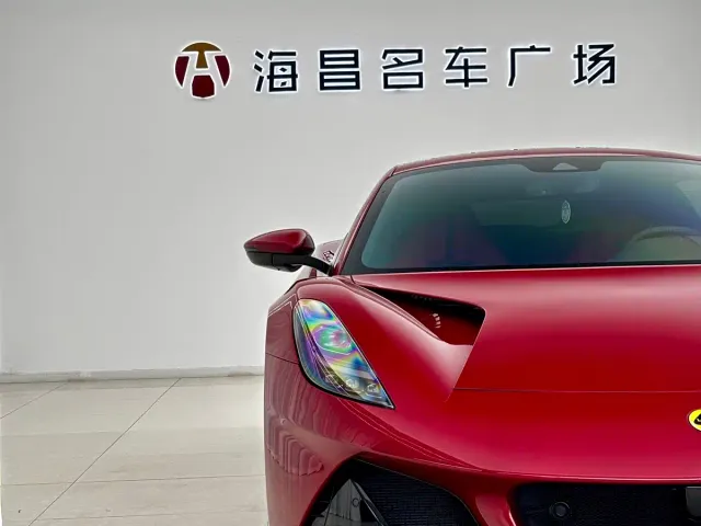 Lotus Emira — Фото автомобиля 12