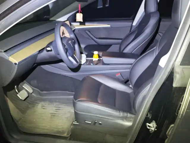 Tesla Model Y — Фото автомобиля 9
