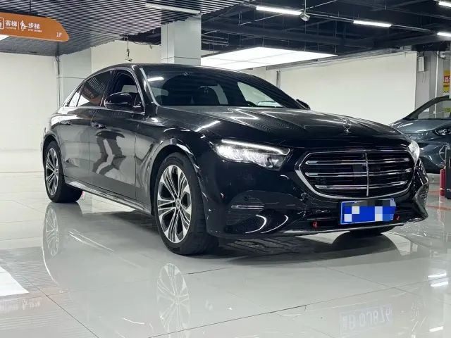 Mercedes-Benz E-Class — Фото автомобиля 3