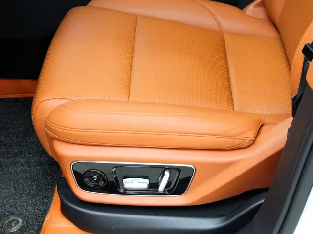 Li Auto L7 — Фото автомобиля 11