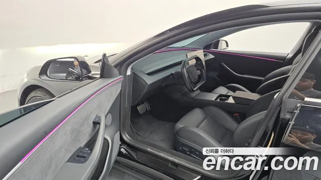 Tesla Model 3 — Фото автомобиля 10