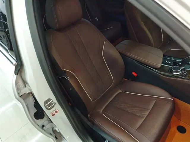 BMW 5 Series — Фото автомобиля 15