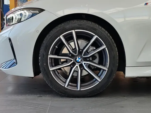 BMW 3 Series — Фото автомобиля 14
