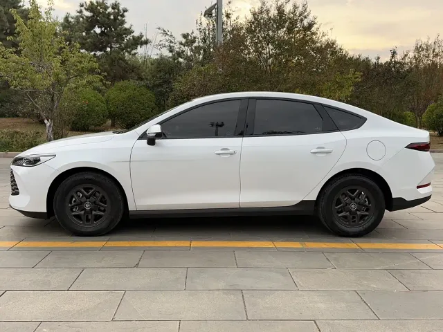 BYD Qin PLUS — Фото автомобиля 8