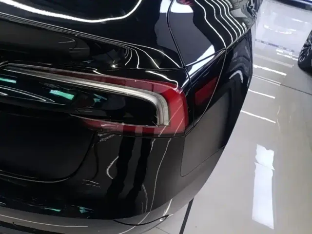 Tesla Model 3 — Фото автомобиля 7