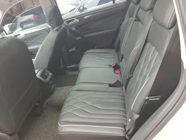 Volkswagen Tiguan L — Фото автомобиля 16