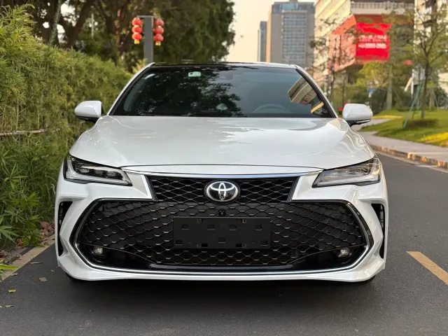 Toyota Avalon — Фото автомобиля 2