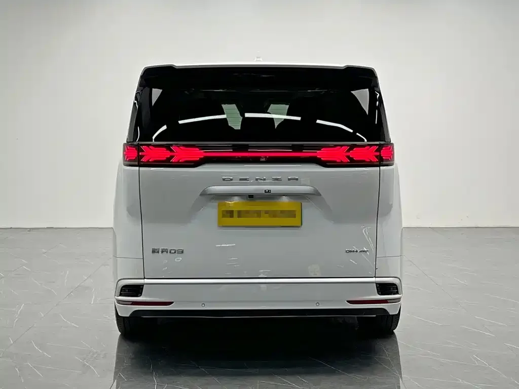 Denza Denza D9 2022 DM-i 970 AWD Flagship — Фото автомобиля 5