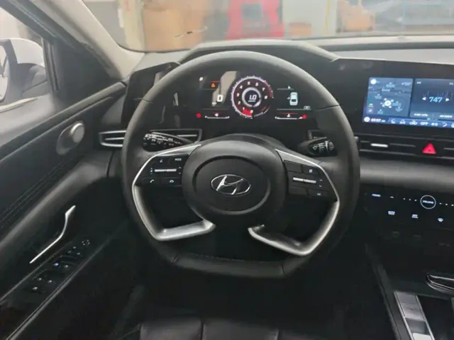 Hyundai Elantra — Фото автомобиля 15