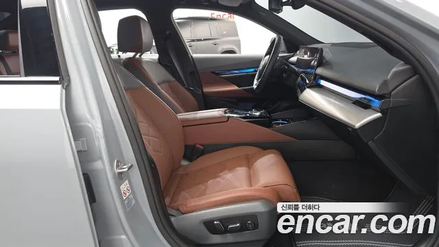 BMW 5 Series G60 — Фото автомобиля 11