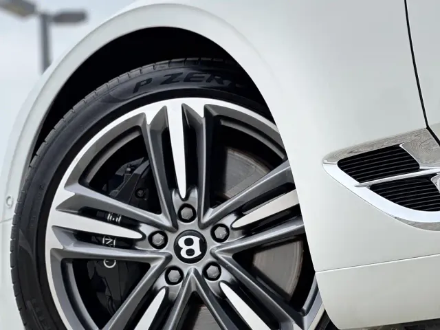 Bentley Continental — Фото автомобиля 12