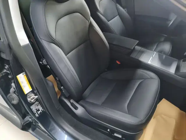 Tesla Model 3 — Фото автомобиля 24