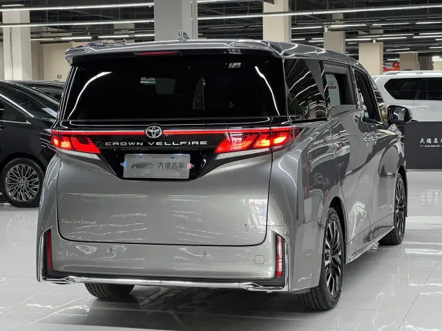 Toyota Vellfire — Фото автомобиля 4