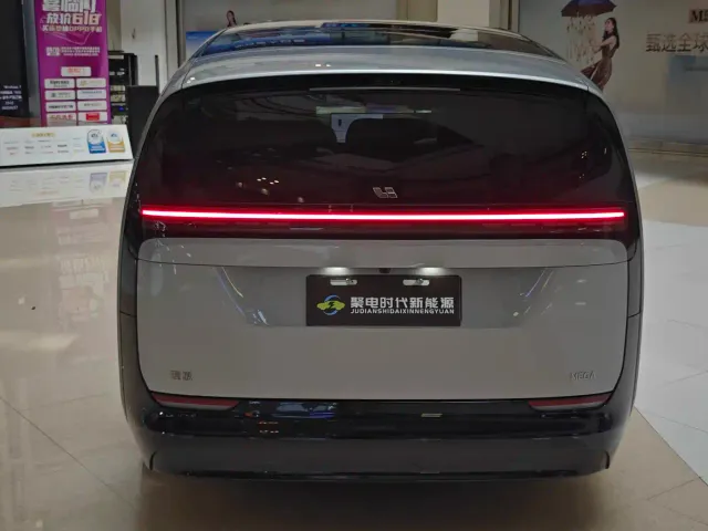 Li Auto MEGA — Фото автомобиля 8