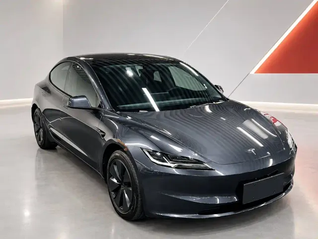 Tesla Model 3 — Фото автомобиля 3