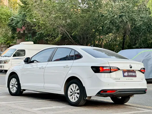 Volkswagen Lavida — Фото автомобиля 7