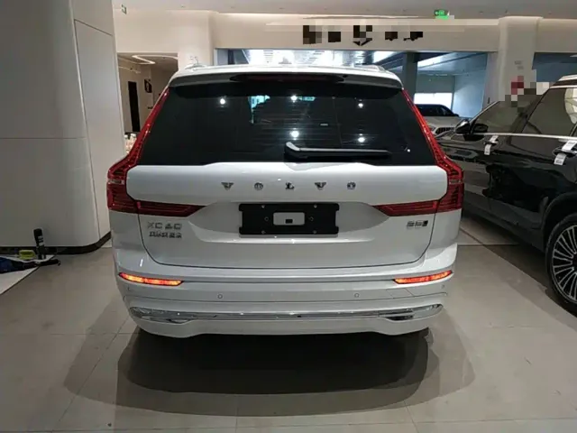 Volvo XC60 — Фото автомобиля 5