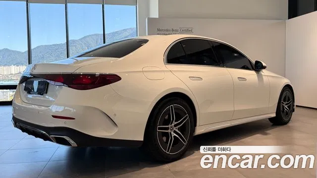 Mercedes-Benz E-Class — Фото автомобиля 4