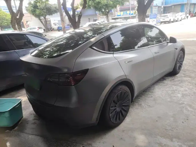 Tesla Model Y — Фото автомобиля 6