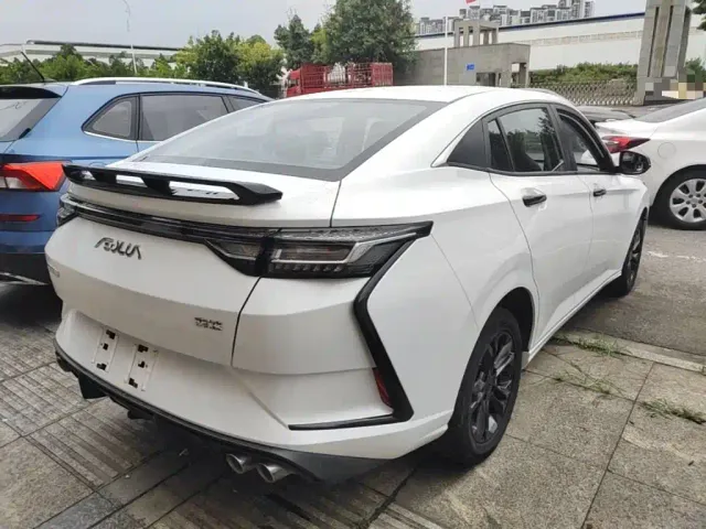 Dongfeng Yixuan — Фото автомобиля 6