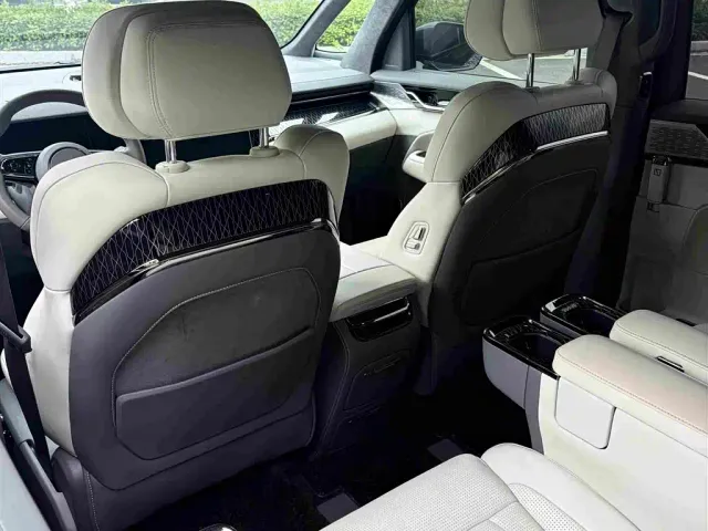 Zeekr 009 — Фото автомобиля 19