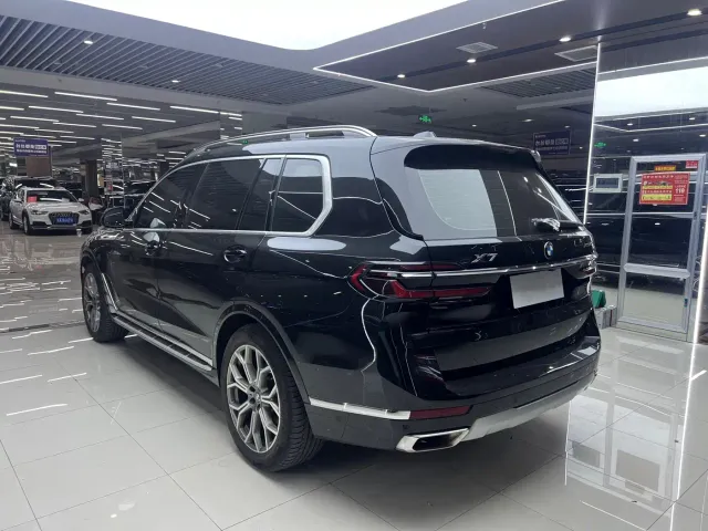 BMW X7 — Фото автомобиля 10