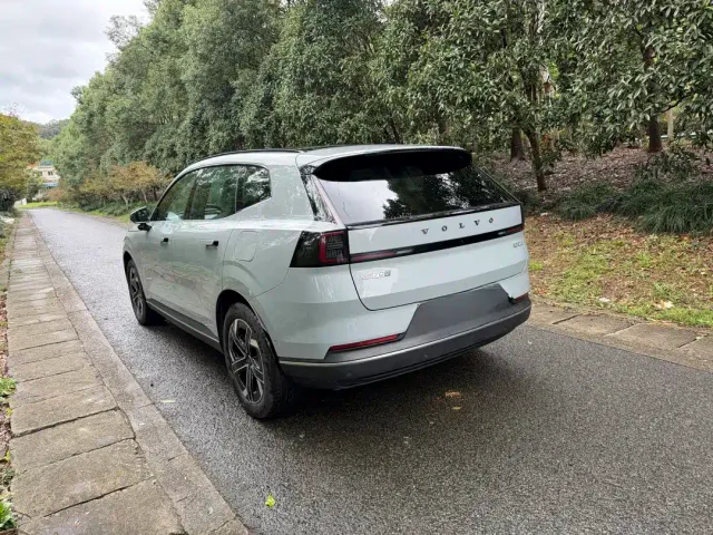 Volvo XC70 Plug-in Hybrid — Фото автомобиля 20