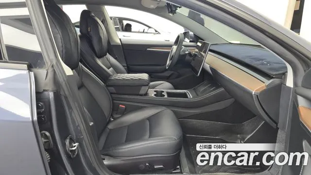 Tesla Model 3 — Фото автомобиля 26