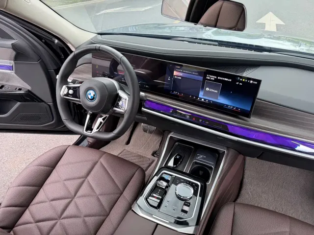 BMW i7 — Фото автомобиля 22