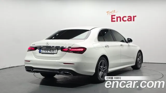 Mercedes-Benz E-Class — Фото автомобиля 2