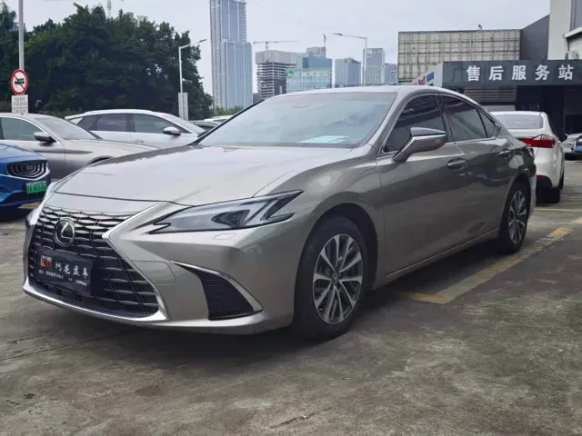 Lexus ES — Фото автомобиля 2
